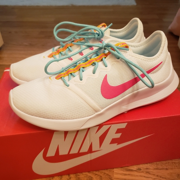 Womens Nike VTR Sneakers